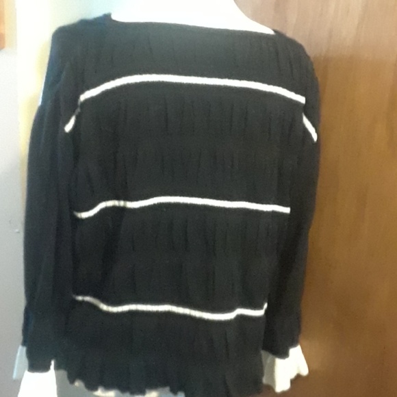 Adorable sweater, size S/M - Picture 3 of 3